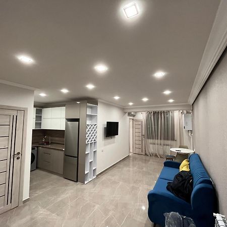 City Centre Apartment On Sakharov Square Yerevan Bagian luar foto