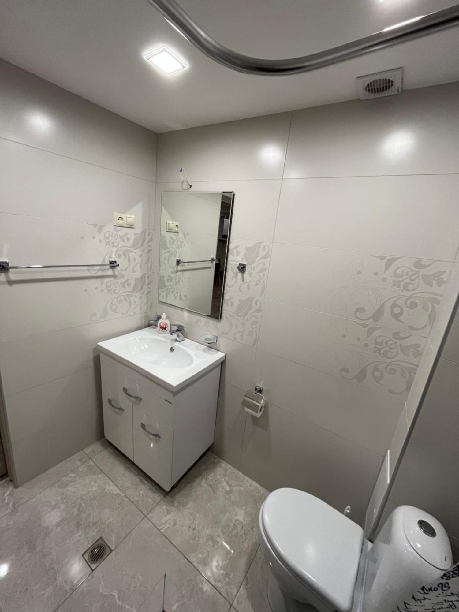 City Centre Apartment On Sakharov Square Yerevan Bagian luar foto